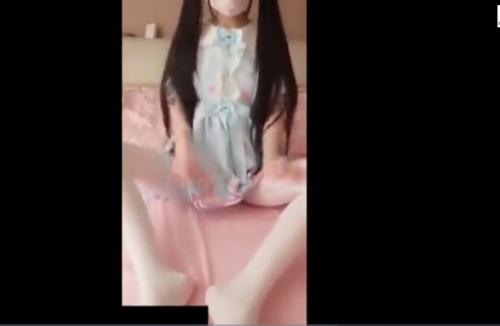 ヤバイやつｗ【素人ライブチャット動画流出 現役ｊｃ】現役女子中学生っぽいツインテールロリな女の子がリアル個人撮影生配信しちゃってるｗ