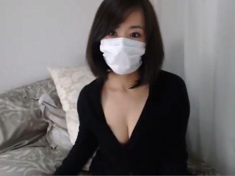 ヤバイやつｗ【素人ライブチャット動画流出 】美人な巨乳お姉さんがリアル個人撮影生配信しちゃってるｗ