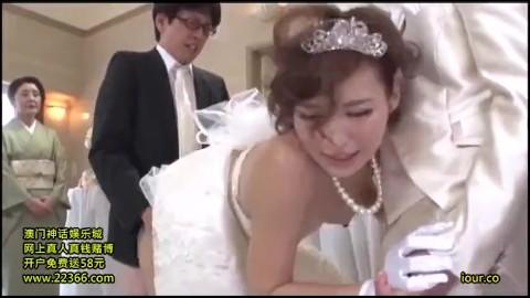 結婚式中にセックスおっぱじめるカップルｗなんでもアリな結婚式《おしっこ》