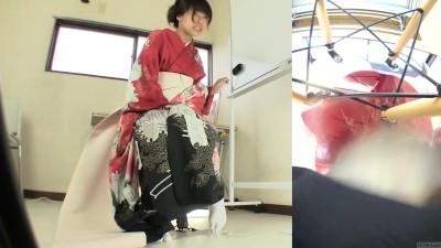 せっかくの晴れ姿が台無しｗ着物中々脱げないからおしっこ出ちゃったよぉ