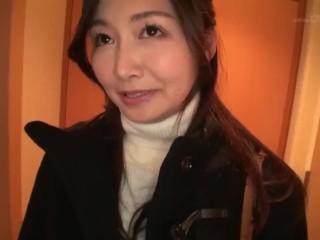 ダンナにはナイショで来ました・・・不倫願望アリアリ人妻