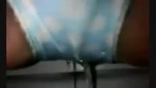 パンツの上からおしっこジャーっ！！