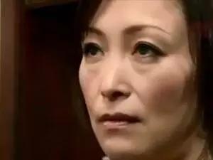 【ヘンリー塚本】「いやぁぁぁぁぁ‼」態度の上では拒みながらも実際は男に貫かれたい女、姉と同性愛の関係にありながらも義理の父親に抱かれる女