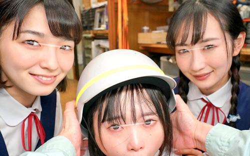 【HQVR】学校帰りの女学生たちが自転車屋さんに寄り道♡パンチラに興奮してイタズラして、敏感なワレメに生中出し