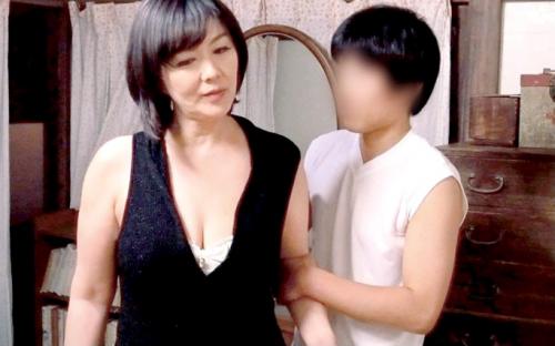 【母子相姦】あぁ、いっぱい出してっ！熟れた肉体の母親の着替えを覗き見る息子に、歳を重ねても性欲旺盛で膣穴に挿入させる件