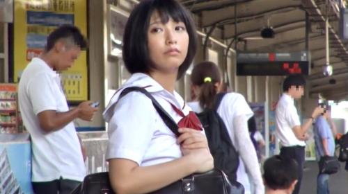 【制服女子】満員状態の電車内のうぶ娘JK♡迫る痴◯師のGスポット直撃！玩具責めで膝をガクガクと痙攣させイキ果てる