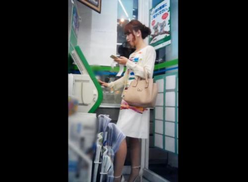＊早期削除注意＊【ガチ盗撮動画流出】コンビニでマジでかわいい美少女を逆さ撮りで下着を撮影した映像がネット流出ｗｗｗ
