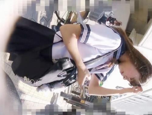 【素人流出×パンチラ盗撮】激カワすぎる制服美少女をストーキングしてパンツをドアップ盗撮！！白いパンツがエロすぎで抜けるｗｗ