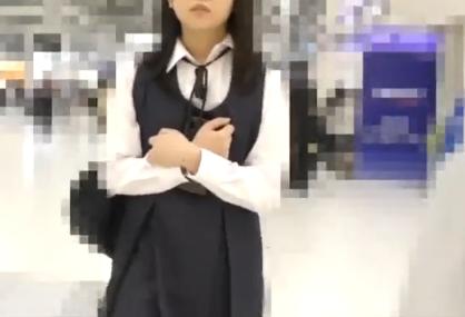 【ガチ痴漢映像流出】【アウロリ注意】かわいい制服JKがマンコに手を突っ込まれ最後は種付け膣内射精SEXする一部始終映像ｗ