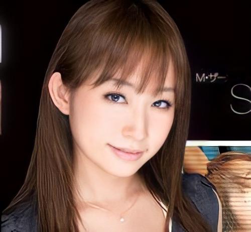 汚されるって、キモチイイ…。清純ヅラしたド変態・大沢美加が、大勢の男の眼前で肉欲のままに辱められ、白濁した欲望汁を浴びせ飲まされることで、底知れぬ変態性を覚醒させる。