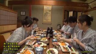 【不倫旅行】「あぁ♡いいわぁ♥」欲求不満な奥様達が他人チンポを襲っちゃうｗｗ