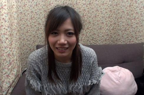 【素人ナンパ】「え⁉」素股までって約束が興奮しちゃった素人女子！「あっ！？自分で挿れちゃった！」照れながらもオネダリ腰振りSEX！