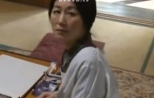【ヘンリー塚本】「ああああああ～～♥すごい♥イクぅぅぅう‼」50過ぎたババアが求めるのは若いチンポのみ