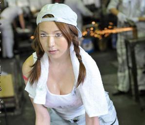 【セクハラ】「うぅ。。」雄だらけの町工場で働くワケありの「美人すぎる」オンナ従業員は、男性従業員達からのセクハラをすべて受け入れる。