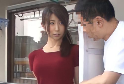 【不倫】「ソコ、感じちゃう～～♡」ベランダでお隣の奥さんとえちえちムードになってしまい・・♥
