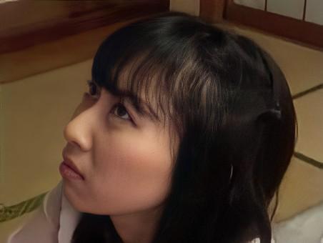 汗臭いチ●ポを目の前に差し出してみたところ、匂いをクンクン嗅いでしかめっ面してドン引きしていたけど、姉ちゃんにペニスを見せた恥ずかしさで逆に勃起してしまった。凄く嫌がるので男性器をしまおうとしたら、発情したのか、僕を押し倒し乗っかってくるので、いろいろエッチなことを愉しんだ。