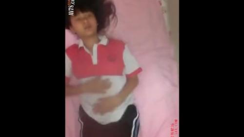 【個人撮影】「テンション上がってエッチな動画を配信した女子●学生の末路ｗｗ」ネットは本当に恐ろしいぜ(笑)