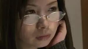 【ヘンリー塚本】「やめてぇっ‼」怯えさせて竦ませて、怯んだ股座に逸物を突き立てる…！およそまともな人間では理解できない、破滅と暴力に彩られた麻薬色の快楽、その泥沼に溺れたケダモノどものまなざしが、生贄の女体を求めて今日も蠢く…！