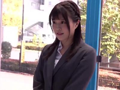 {外見える!?\女子大生}「生はちょっと…」面接官のＨな要求に何でも応えちゃうリクルート女子大生！勃起しちゃう性処理動画