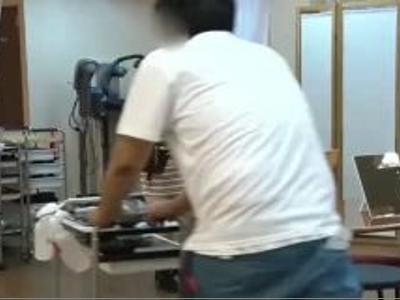 {痴女\企画}『痒いところありますか？♡』自慢のボインを男性客にチラ見させて誘惑するエッチな美容師！おすすめの作品