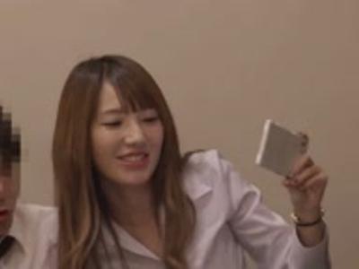 {NTR\婦人}部屋がなくて急遽同室に1泊することになった仕事場の仲間と陶酔エッチ！見ると興奮しちゃうエロ動画