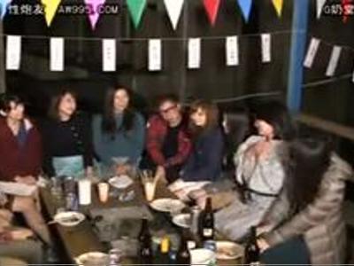 {企画\美乳}『恥ずかしぃよ～♡』大学生たちと人妻の王様ゲームでエロ指令！最高のエロ動画