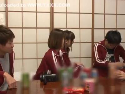 {体操着\女子校生}『先生に見つかっちゃう…』修学旅行で女子高生たちが同級生と乱交H！センズリ向きのR18動画
