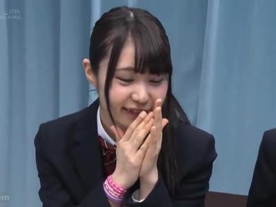 {マッサージ\リフレ}『あんまり見ないでください♡』かわいい高校生を車にお持ち帰りして上半身裸でエロマッサージ！即抜け注意なR18映像