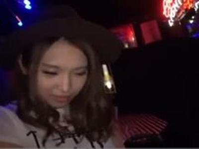 {巨乳\ドキュメンタリー}『ここで撮影するんですか？』巨乳ギャルにバイト先のバー店内で公開Hさせた！ギンギン確実