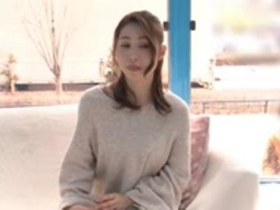{外見える!?\人妻ナンパ}【エロエロカー】旦那をミラーの外に待たせてデカチン男とノースキンで不倫！無料で見れちゃうスケベ映像
