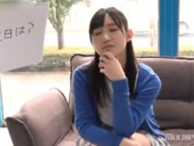 {外から見えてる??\JD}【激エロカー】心の準備もできていない素人娘の下着の横からズブッ！♡♡なエッチな動画