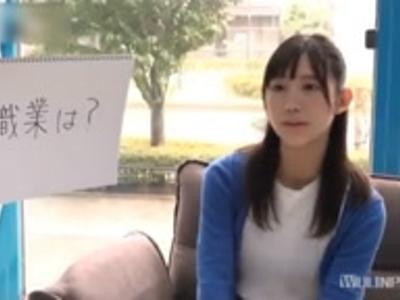{外見える!?\素人}【激エロカー】心の準備もできていない普通の女性の下着の横からズブッ！フリーで見れちゃうR18映像