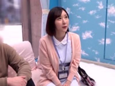 {外から見えてる??\企画}制服姿の女性にDT男子のセンズリを手伝ってもらった！フル勃起注意な18禁動画