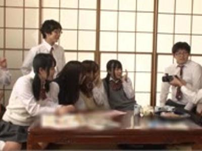 【体操着】『先生に見つかっちゃう…』思い出旅行でJKたちが同級生と乱交H！発情娘