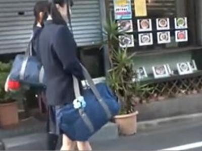 {マッサージ\リフレ}『恥ずかしぃよ～♡』綺麗な高校生を車に連れ込んで上半身裸でエロマッサージ！フル勃起注意なスケベ動画