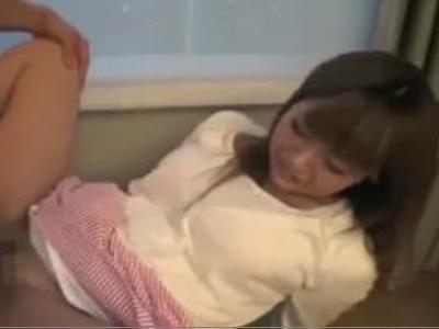 {素人\女子大生}『待って、入ってる！』ナンパした美女に素股だけとお願いして強制本番挿入！フル勃起注意なスケベ映像