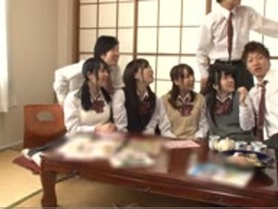 【体操着】『先生に見つかっちゃう…』思い出旅行でJKたちが同級生と乱交H！乱れる娘