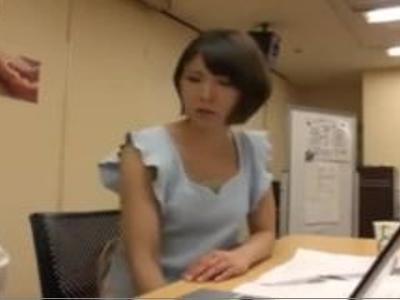{人妻\主婦}『またイッちゃうッ…』身動きできない状態で高速回転の電マからの膣内射精H！ギンギン確実