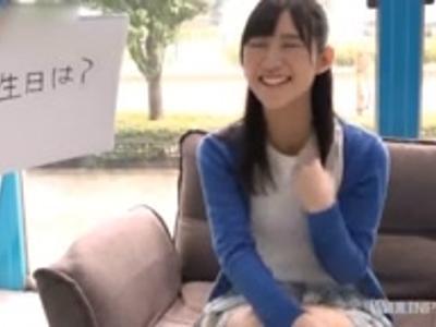{外見える!?\大学生}【ムンムンカー】心の準備もできていない素人娘の下着の横からズブッ！勃起しちゃう性処理動画