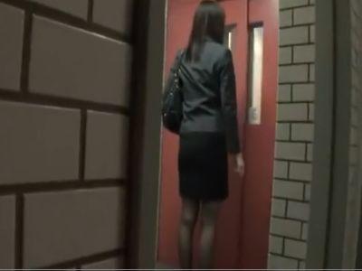 {OL\エロ動画}『やめて～』会社帰りの美女の家に侵入して強制SEX！右手が止まらない18禁動画