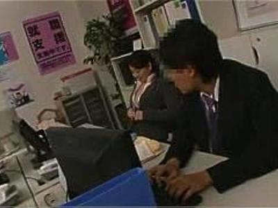 {ハード系\巨乳}『待って…やめてよ…』着替え中の高校の同級生に興奮してその場でH！フォルムが最高な美女
