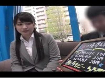 {マジックミラー\同僚}『ちょっと、恥ずかしいんだけど…』会社の後輩と向かい合っての性器いじり！センズリ向きの18禁映像