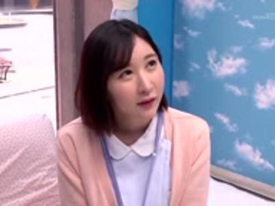 {外から見えてる??\企画}制服姿の美女にDT男子のセンズリを手伝ってもらった！フル勃起注意な18禁動画