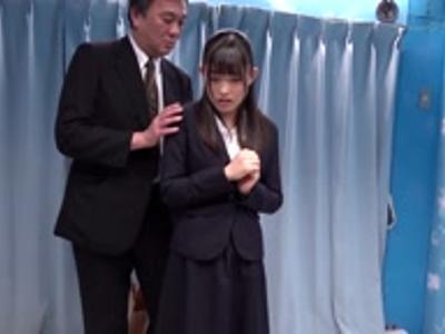 {外見える!?\女子大生}「生はちょっと…」面接官のＨな要求に何でも応えちゃうリクルート女子大生！妄想注意な18禁映像