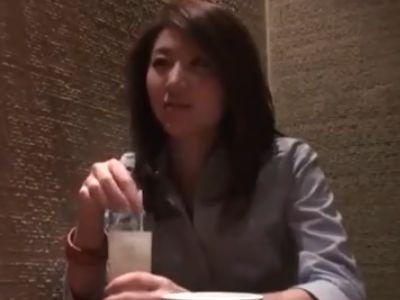 {主婦\美乳}『不倫なんて初めて…』綺麗な人妻が旦那以外の男と寝取りH！最高のエロ動画