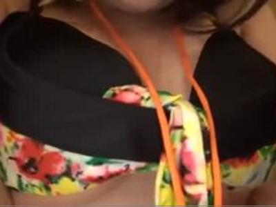 {おっぱい\エロ動画}『こんなの初めて…』ビキニ姿のロリ娘とナンパして3P乱交！迷ったらこの動画