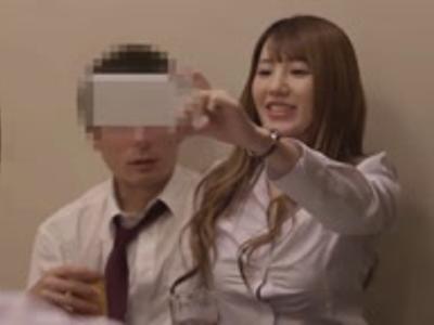 {NTR\人妻}部屋がなくて急遽同室に泊まることになった仕事場の仲間と陶酔エッチ！勃起不可避のいい女
