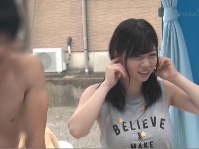 {マジックミラー\素人ナンパ}『我慢できない～』学校の同級生と素股エステ！股間が火照ってノースキン性行為！勃起しちゃうビデオ