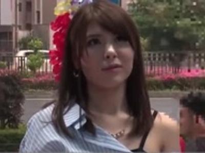 {外から見えてる??\浮気}『恋人に怒られちゃう！』恋人を外で待たせて彼女と種付けファック！絶対見てほしいビデオ