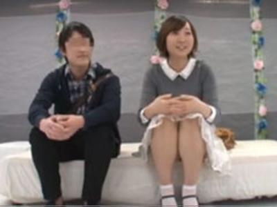 {美乳\エロ動画}『あんまり見ないでよ…』女子大生が男友達とエロ企画で恥ずかしそうに膣内射精H！最高に抜ける動画